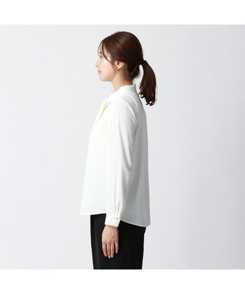 AOYAMA（アオヤマ）の「＜WEB限定＞通勤にも特別な日にも、コーディネートを格上げ！アシンメトリーフリルブラウス（シャツ/ブラウス・レディース・ネイビー/ホワイト・M/L）」の9枚目の写真