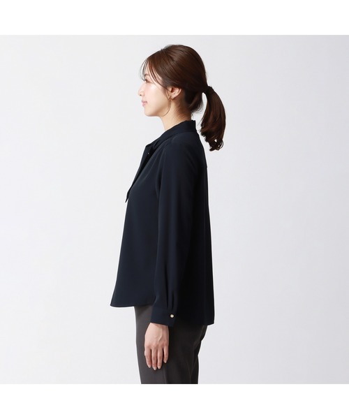 AOYAMA（アオヤマ）の「＜WEB限定＞通勤にも特別な日にも、コーディネートを格上げ！アシンメトリーフリルブラウス（シャツ/ブラウス・レディース・ネイビー/ホワイト・M/L）」の12枚目の写真