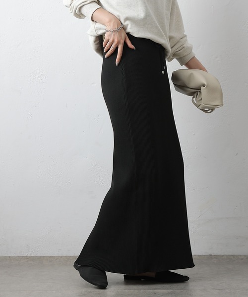 COLONY 2139(コロニートゥーワンスリーナイン)の「エステルヤーンリブIラインスカート(スカート・レディース・ブラウン/ブラック/チャコールグレー・SMALL/MEDIUM)」の7枚目の写真