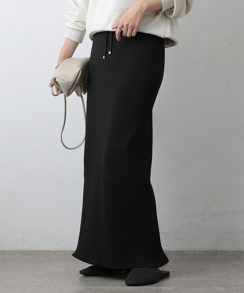 COLONY 2139(コロニートゥーワンスリーナイン)の「エステルヤーンリブIラインスカート(スカート・レディース・ブラウン/ブラック/チャコールグレー・SMALL/MEDIUM)」の5枚目の写真