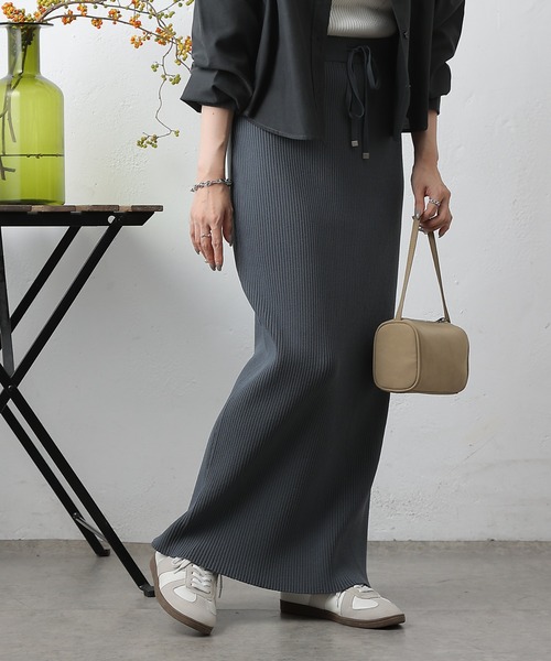 COLONY 2139(コロニートゥーワンスリーナイン)の「エステルヤーンリブIラインスカート(スカート・レディース・ブラウン/ブラック/チャコールグレー・SMALL/MEDIUM)」の17枚目の写真