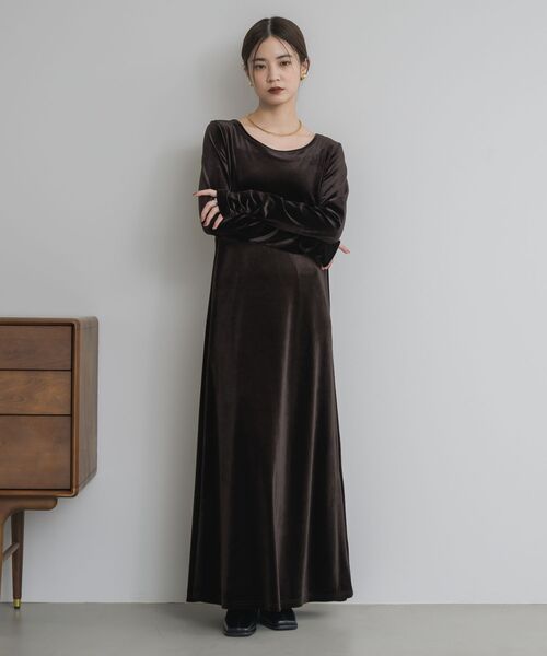 kivi（キヴィ）の「ベロアロングOP（ワンピース・レディース・ブラウン/ダークグレー・FREE）」の4枚目の写真