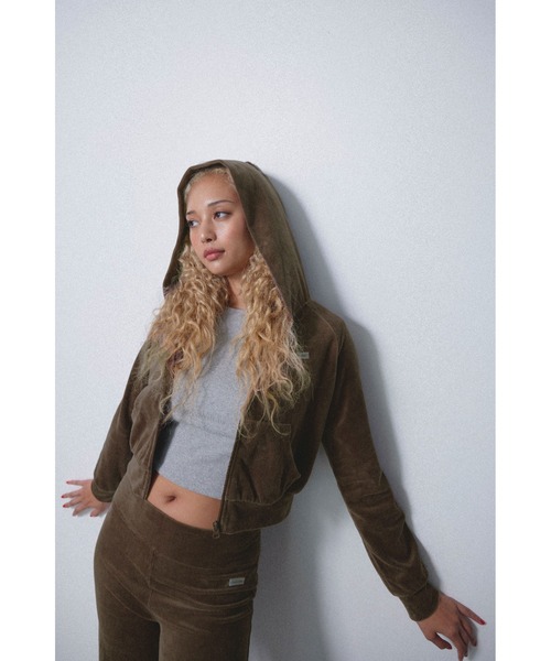 ALEXIA STAM（アリシアスタン）の「Wellness Velour Hoodie  /ウェルネス ベロアフーディー（パーカー・レディース・グレー/ブラウン/レッド・FREE）」の2枚目の写真