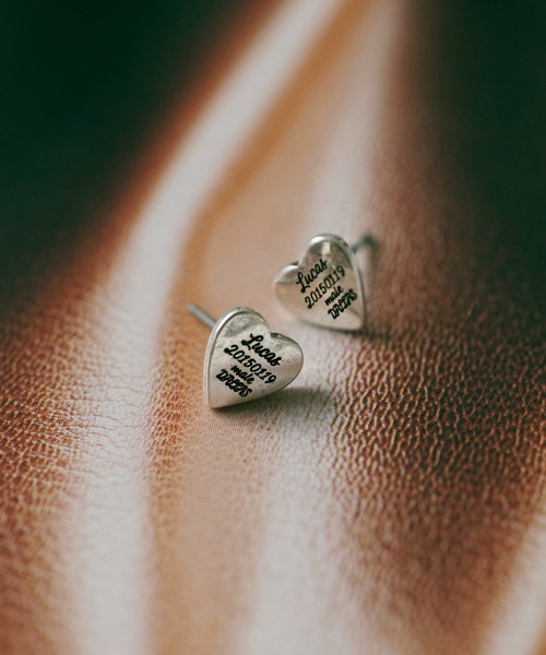 GOLDY（ゴールディ）の「ルーカス ハート ID プレート ピアス（ピアス（両耳用）・レディース・シルバー/ゴールド/シルバー系その他/ゴールド系その他・FREE）」の2枚目の写真