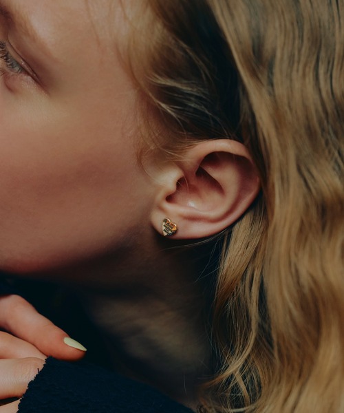 GOLDY（ゴールディ）の「ルーカス ハート ID プレート ピアス（ピアス（両耳用）・レディース・シルバー/ゴールド/シルバー系その他/ゴールド系その他・FREE）」の4枚目の写真