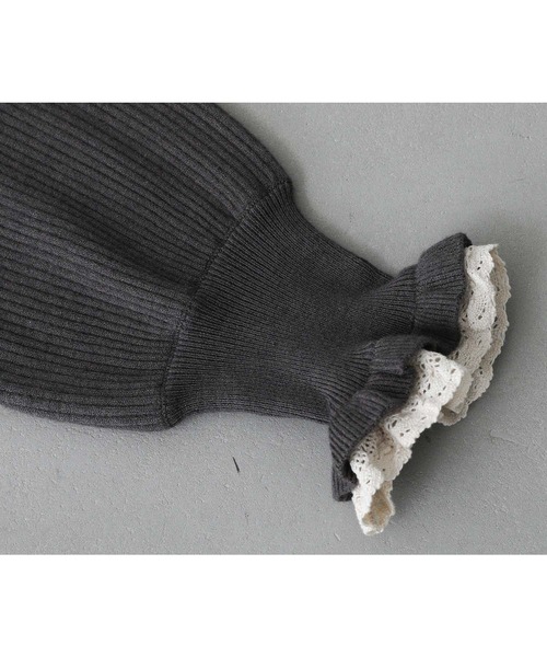 somari imagination（ソマリ イマジネーション）の「『レースフリルリブタートルニット』（ニット/セーター・レディース・ブルー/チャコール・1/2）」の5枚目の写真