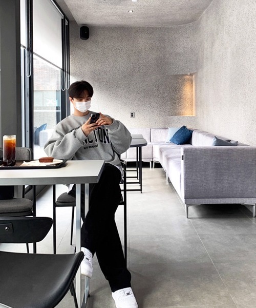 NOWLE（ノウル）の「【NOWLE】ヴィンテージライク カレッジロゴ 刺繍 スウェット（スウェット・メンズ・グレー・LARGE/MEDIUM/X-LARGE）」の7枚目の写真