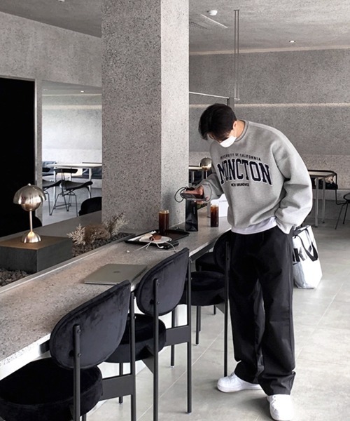 NOWLE（ノウル）の「【NOWLE】ヴィンテージライク カレッジロゴ 刺繍 スウェット（スウェット・メンズ・グレー・LARGE/MEDIUM/X-LARGE）」の8枚目の写真