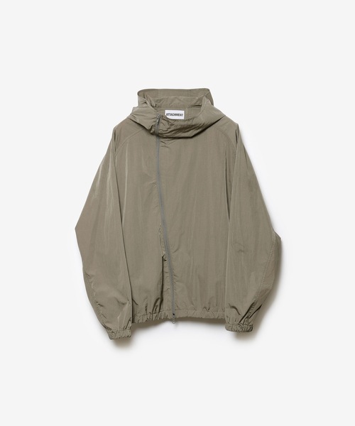 ATTACHMENT（アタッチメント）の「NYタフタ フーデット トラックジャケット / NY TAFFETA HOODED TRACK JKT（ブルゾン・メンズ・ブラウン/ブラック/カーキ系・3/2/1）」の3枚目の写真