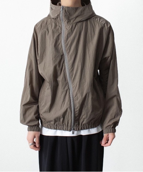 ATTACHMENT(アタッチメント)の「NYタフタ フーデット トラックジャケット / NY TAFFETA HOODED TRACK JKT(ブルゾン・メンズ・ブラウン/ブラック/カーキ系・3/2/1/4)」の15枚目の写真