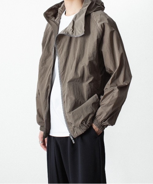 ATTACHMENT(アタッチメント)の「NYタフタ フーデット トラックジャケット / NY TAFFETA HOODED TRACK JKT(ブルゾン・メンズ・ブラウン/ブラック/カーキ系・3/2/1/4)」の14枚目の写真