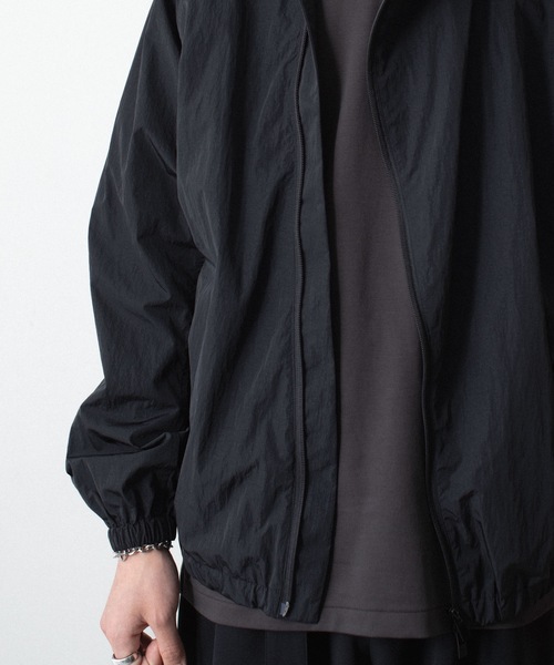 ATTACHMENT（アタッチメント）の「NYタフタ フーデット トラックジャケット / NY TAFFETA HOODED TRACK JKT（ブルゾン・メンズ・ブラウン/ブラック/カーキ系・3/2/1）」の21枚目の写真