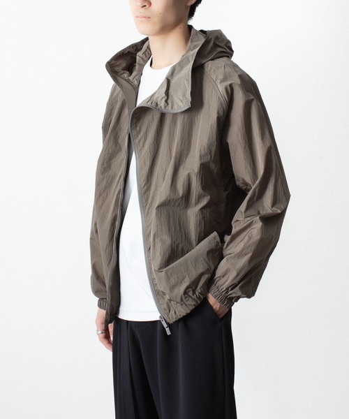 ATTACHMENT（アタッチメント）の「NYタフタ フーデット トラックジャケット / NY TAFFETA HOODED TRACK JKT（ブルゾン・メンズ・ブラウン/ブラック/カーキ系・3/2/1）」の9枚目の写真