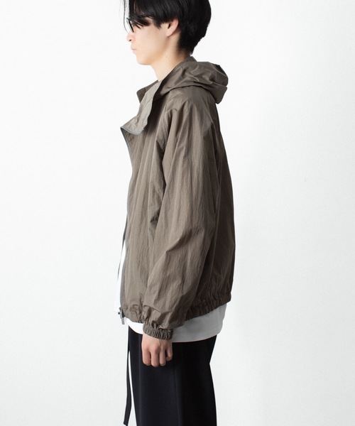 ATTACHMENT（アタッチメント）の「NYタフタ フーデット トラックジャケット / NY TAFFETA HOODED TRACK JKT（ブルゾン・メンズ・ブラウン/ブラック/カーキ系・3/2/1）」の10枚目の写真