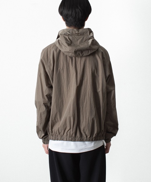 ATTACHMENT（アタッチメント）の「NYタフタ フーデット トラックジャケット / NY TAFFETA HOODED TRACK JKT（ブルゾン・メンズ・ブラウン/ブラック/カーキ系・3/2/1）」の11枚目の写真
