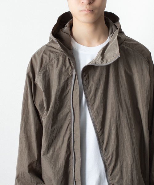 ATTACHMENT（アタッチメント）の「NYタフタ フーデット トラックジャケット / NY TAFFETA HOODED TRACK JKT（ブルゾン・メンズ・ブラウン/ブラック/カーキ系・3/2/1）」の12枚目の写真