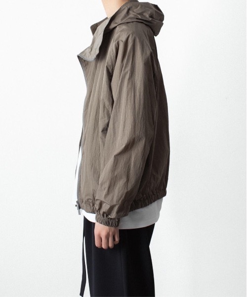 ATTACHMENT(アタッチメント)の「NYタフタ フーデット トラックジャケット / NY TAFFETA HOODED TRACK JKT(ブルゾン・メンズ・ブラウン/ブラック/カーキ系・3/2/1/4)」の13枚目の写真