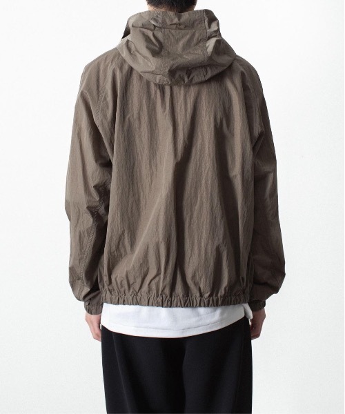 ATTACHMENT(アタッチメント)の「NYタフタ フーデット トラックジャケット / NY TAFFETA HOODED TRACK JKT(ブルゾン・メンズ・ブラウン/ブラック/カーキ系・3/2/1/4)」の12枚目の写真