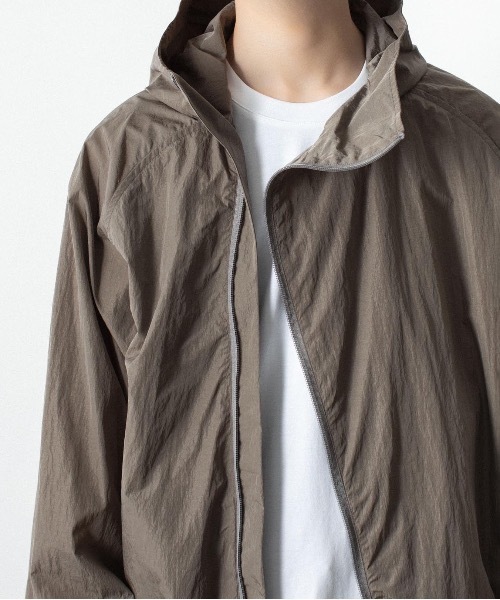 ATTACHMENT(アタッチメント)の「NYタフタ フーデット トラックジャケット / NY TAFFETA HOODED TRACK JKT(ブルゾン・メンズ・ブラウン/ブラック/カーキ系・3/2/1/4)」の11枚目の写真