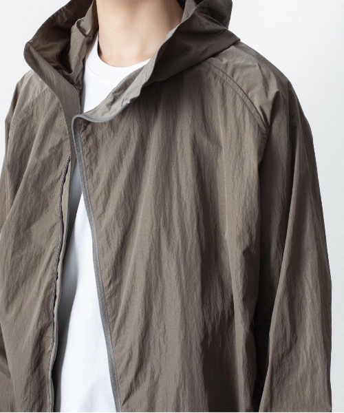 ATTACHMENT(アタッチメント)の「NYタフタ フーデット トラックジャケット / NY TAFFETA HOODED TRACK JKT(ブルゾン・メンズ・ブラウン/ブラック/カーキ系・3/2/1/4)」の10枚目の写真
