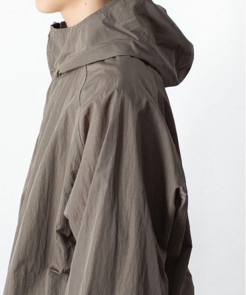 ATTACHMENT(アタッチメント)の「NYタフタ フーデット トラックジャケット / NY TAFFETA HOODED TRACK JKT(ブルゾン・メンズ・ブラウン/ブラック/カーキ系・3/2/1/4)」の7枚目の写真