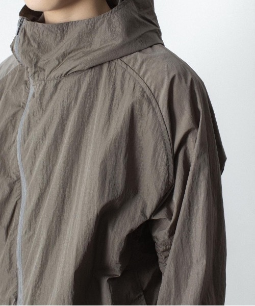ATTACHMENT(アタッチメント)の「NYタフタ フーデット トラックジャケット / NY TAFFETA HOODED TRACK JKT(ブルゾン・メンズ・ブラウン/ブラック/カーキ系・3/2/1/4)」の6枚目の写真