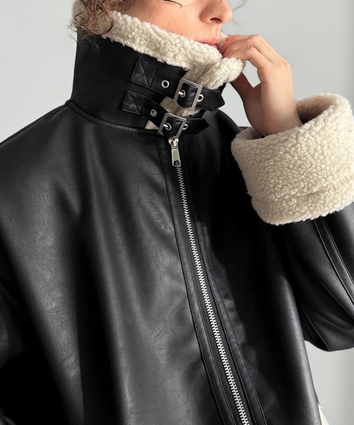 Classical Origin(クラシカルオリジン)の「2way襟ボア切り替えフェイクレザームートンジャケット/2way Boa Collar Faux Leather Jacket(ムートンコート・メンズ・ブラック・LARGE/MEDIUM/SMALL)」の2枚目の写真