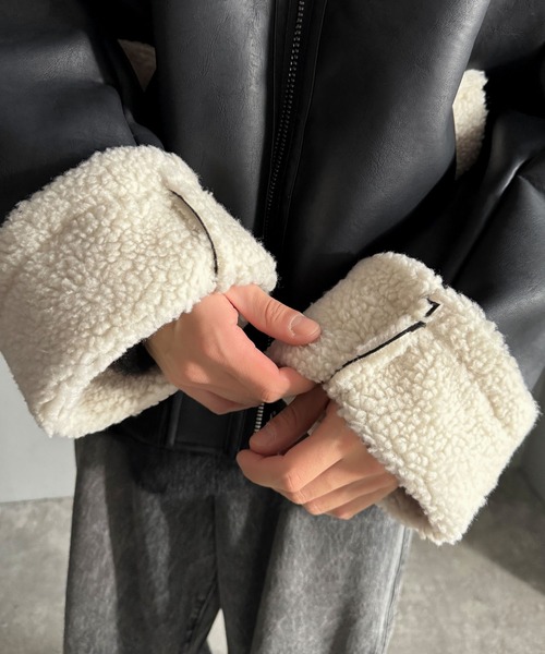 Classical Origin(クラシカルオリジン)の「2way襟ボア切り替えフェイクレザームートンジャケット/2way Boa Collar Faux Leather Jacket(ムートンコート・メンズ・ブラック・LARGE/MEDIUM/SMALL)」の19枚目の写真