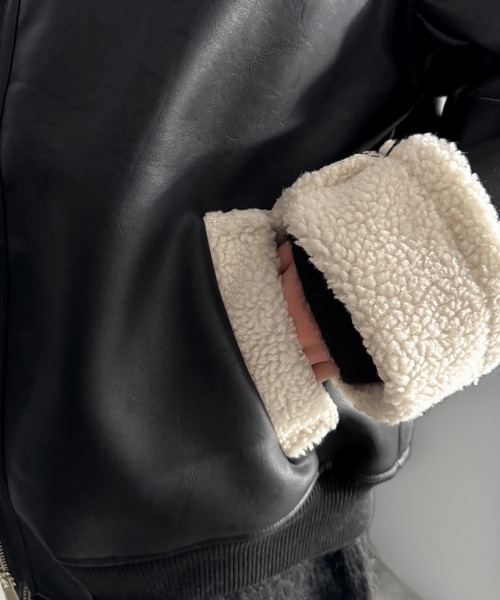 Classical Origin(クラシカルオリジン)の「2way襟ボア切り替えフェイクレザームートンジャケット/2way Boa Collar Faux Leather Jacket(ムートンコート・メンズ・ブラック・LARGE/MEDIUM/SMALL)」の20枚目の写真