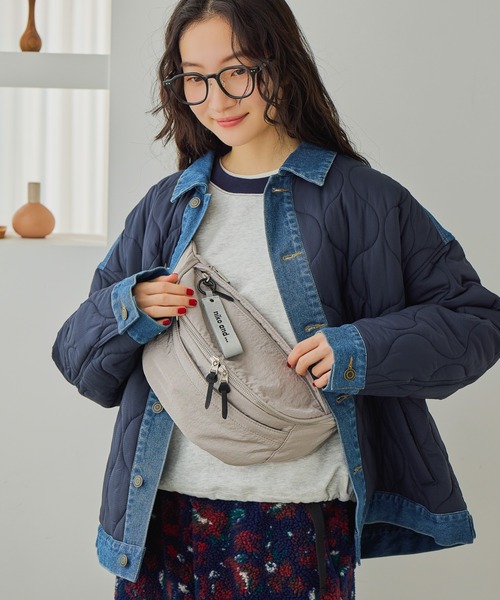 niko and...(ニコアンド)の「オリジナルテープロゴボディバッグ(ボディバッグ/ウエストポーチ・レディース・グレー/ブラック/カモフラージュ/ブラック系・0)」の4枚目の写真