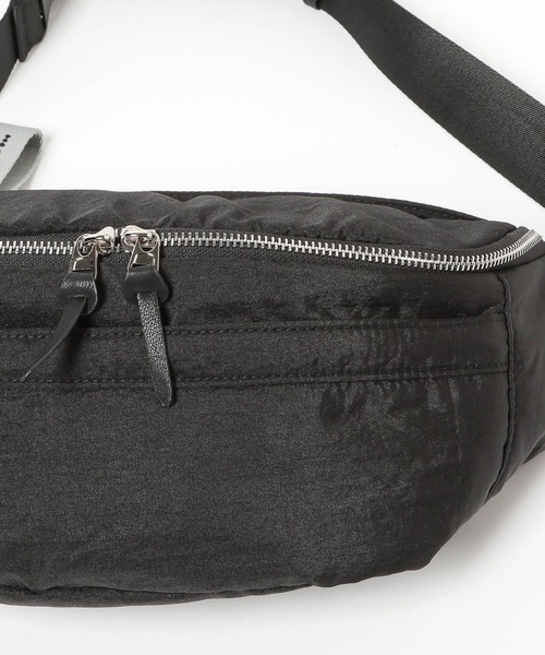 niko and...(ニコアンド)の「オリジナルテープロゴボディバッグ(ボディバッグ/ウエストポーチ・レディース・グレー/ブラック/カモフラージュ/ブラック系・0)」の11枚目の写真