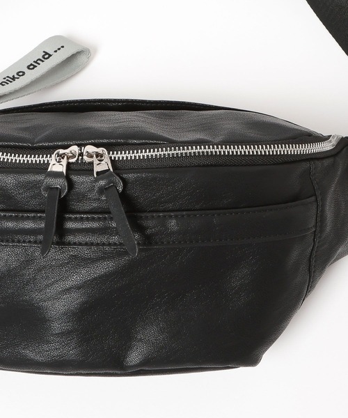 niko and...(ニコアンド)の「オリジナルテープロゴボディバッグ(ボディバッグ/ウエストポーチ・レディース・グレー/ブラック/カモフラージュ/ブラック系・0)」の12枚目の写真