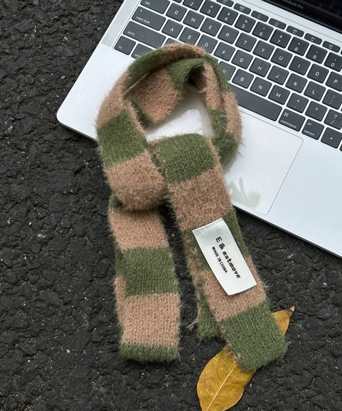 shopnikoniko（ショップニコニコ）の「スリムマフラー ボーダー シャギーニット マフラー（マフラー・レディース・ベージュ/グリーン/ブラック/ブルー/グリーン系その他/ブルー系その他・フリー）」の5枚目の写真
