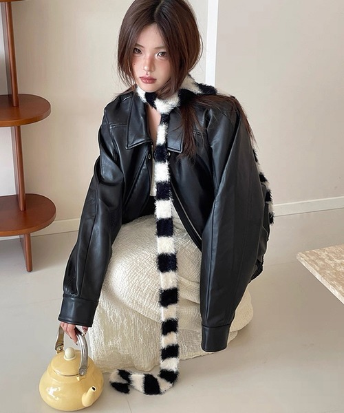 shopnikoniko（ショップニコニコ）の「スリムマフラー ボーダー シャギーニット マフラー（マフラー・レディース・ベージュ/グリーン/ブラック/ブルー/グリーン系その他/ブルー系その他・フリー）」の7枚目の写真