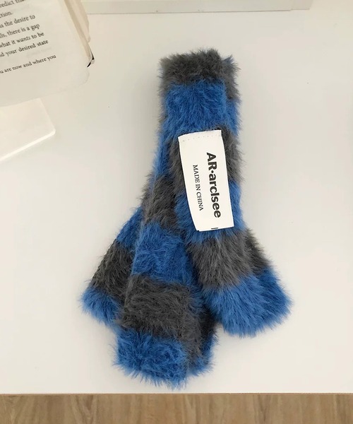 shopnikoniko（ショップニコニコ）の「スリムマフラー ボーダー シャギーニット マフラー（マフラー・レディース・ベージュ/グリーン/ブラック/ブルー/グリーン系その他/ブルー系その他・フリー）」の10枚目の写真