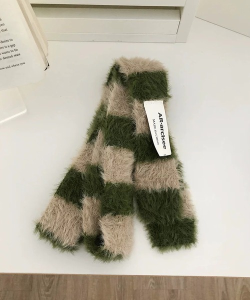shopnikoniko（ショップニコニコ）の「スリムマフラー ボーダー シャギーニット マフラー（マフラー・レディース・ベージュ/グリーン/ブラック/ブルー/グリーン系その他/ブルー系その他・フリー）」の15枚目の写真