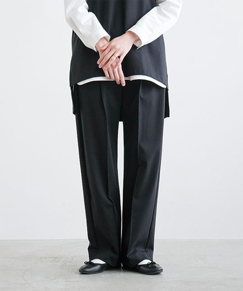 SOLAMONAT(ソラモナ)の「モッツァレラストレッチセンタープレスパンツ(その他パンツ・レディース・ブラック/グレー・L/S)」の1枚目の写真