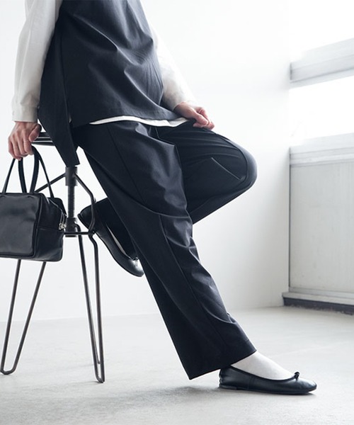 SOLAMONAT(ソラモナ)の「モッツァレラストレッチセンタープレスパンツ(その他パンツ・レディース・ブラック/グレー・L/S)」の3枚目の写真