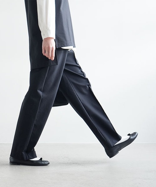 SOLAMONAT(ソラモナ)の「モッツァレラストレッチセンタープレスパンツ(その他パンツ・レディース・ブラック/グレー・L/S)」の4枚目の写真