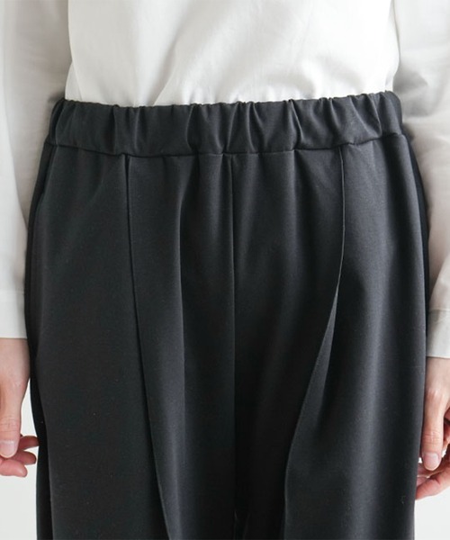 SOLAMONAT(ソラモナ)の「モッツァレラストレッチセンタープレスパンツ(その他パンツ・レディース・ブラック/グレー・L/S)」の11枚目の写真