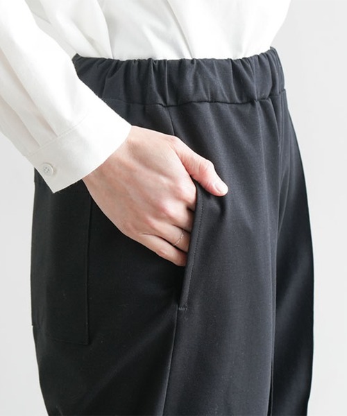 SOLAMONAT(ソラモナ)の「モッツァレラストレッチセンタープレスパンツ(その他パンツ・レディース・ブラック/グレー・L/S)」の12枚目の写真