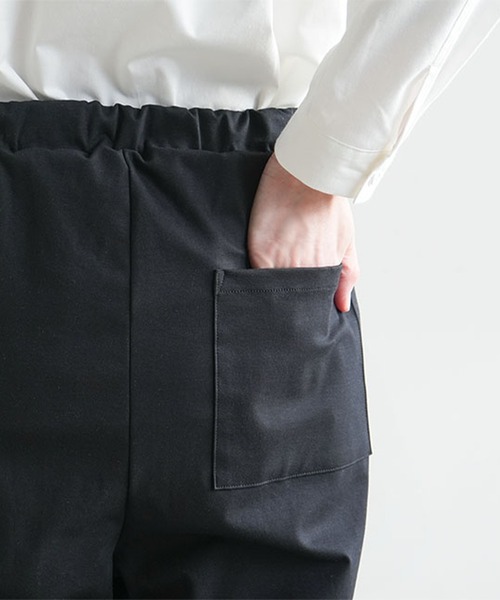 SOLAMONAT(ソラモナ)の「モッツァレラストレッチセンタープレスパンツ(その他パンツ・レディース・ブラック/グレー・L/S)」の13枚目の写真