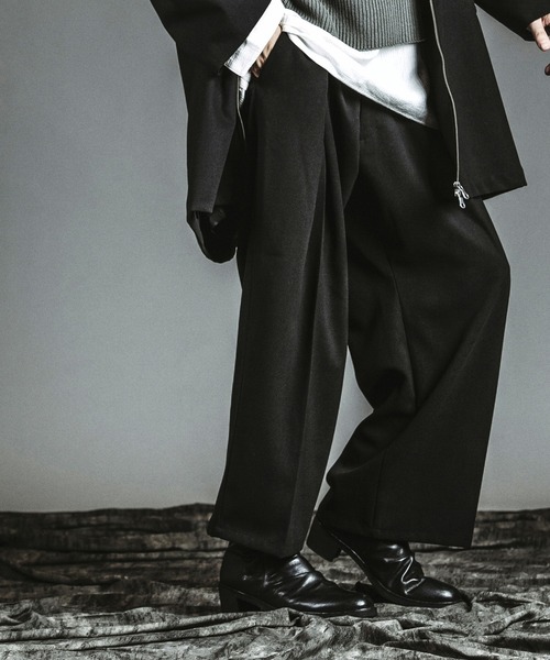 NO ID.(ノーアイディ)の「【NO ID.】Cross Tuck Wide Trousers / クロス タック ワイド トラウザーズ(その他パンツ・メンズ・ブラック/グレー・2/1)」の9枚目の写真