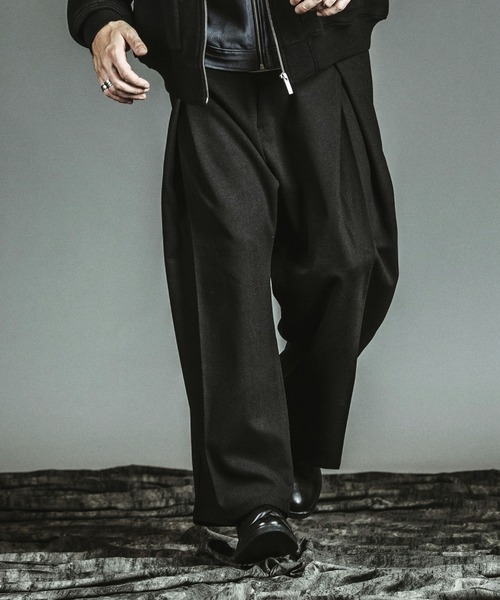 NO ID.(ノーアイディ)の「【NO ID.】Cross Tuck Wide Trousers / クロス タック ワイド トラウザーズ(その他パンツ・メンズ・ブラック/グレー・2/1)」の18枚目の写真