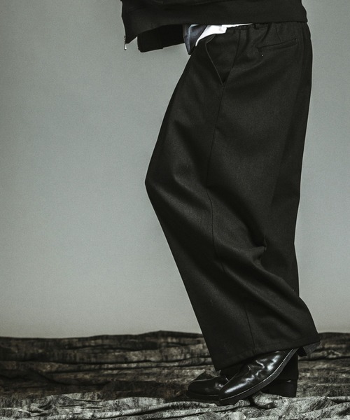 NO ID.(ノーアイディ)の「【NO ID.】Cross Tuck Wide Trousers / クロス タック ワイド トラウザーズ(その他パンツ・メンズ・ブラック/グレー・2/1)」の19枚目の写真