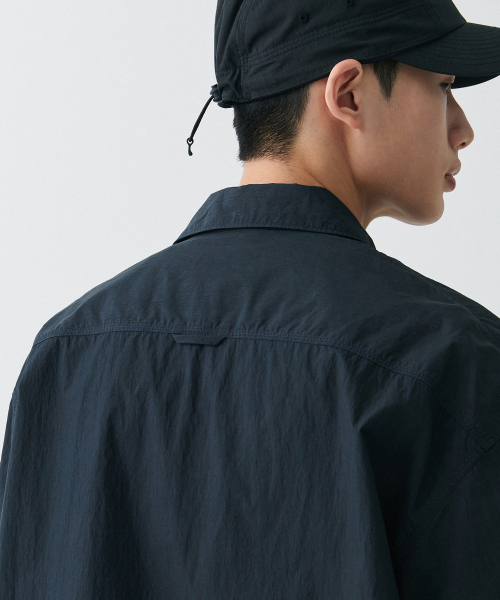 MUSINSA STANDARD（ムシンサスタンダード）の「[シティレジャー] CNオーバーサイズ半袖シャツ[ブラック]（シャツ/ブラウス・メンズ・その他・LARGE/X-LARGE/XX-LARGE/SMALL/MEDIUM）」の4枚目の写真