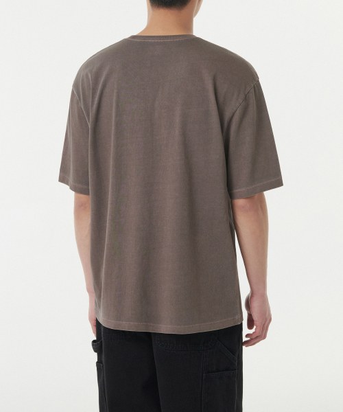 MUSINSA STANDARD（ムシンサスタンダード）の「ピグメントリラックスクルーネックTシャツ[ブラウン]（Tシャツ/カットソー・メンズ・その他・XXX-LARGE/SMALL/MEDIUM/LARGE/X-LARGE/XX-LARGE）」の4枚目の写真