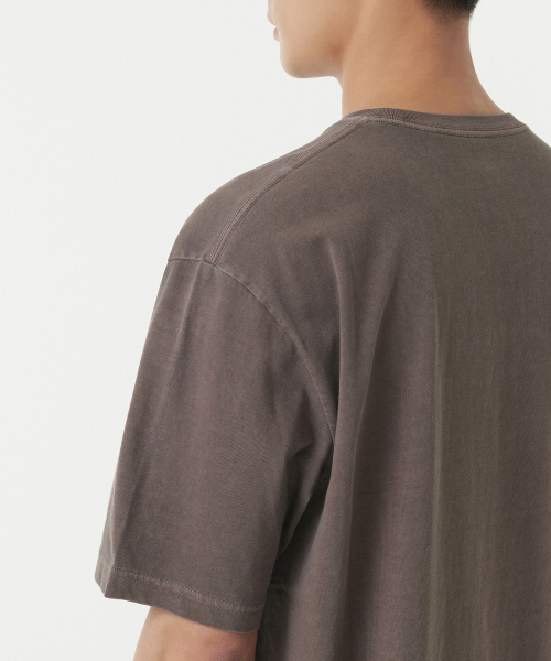 MUSINSA STANDARD（ムシンサスタンダード）の「ピグメントリラックスクルーネックTシャツ[ブラウン]（Tシャツ/カットソー・メンズ・その他・XXX-LARGE/SMALL/MEDIUM/LARGE/X-LARGE/XX-LARGE）」の6枚目の写真