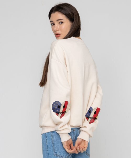 GRAVER（グレーバー）の「[ユニセックス]エルボー星条旗スマイルハートスウェット_クリーム（スウェット・レディース・アイボリー・LARGE/MEDIUM/SMALL/X-LARGE）」の2枚目の写真