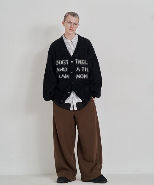 SeeSew(シーソー)の「【UNISEX】LOGO JQ CARDIGAN/ロゴジャガードカーディガン(カーディガン/ボレロ・メンズ・ブラック/レッド・M/L)」の4枚目の写真